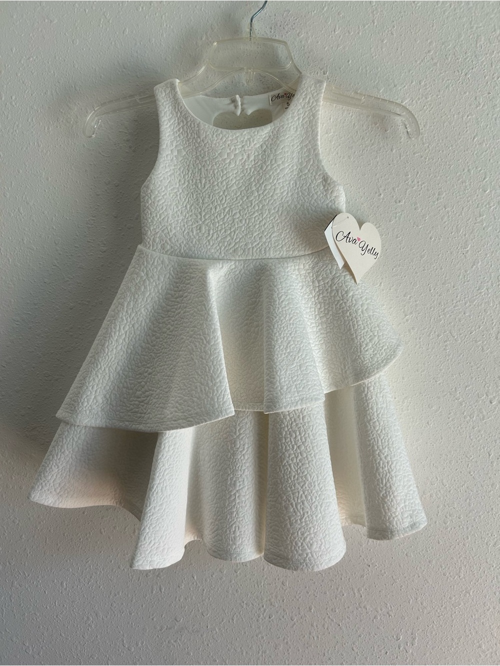 Girls White Party Dress Ava & Yelly Size 5 Sleeveless Heart Detail on Back